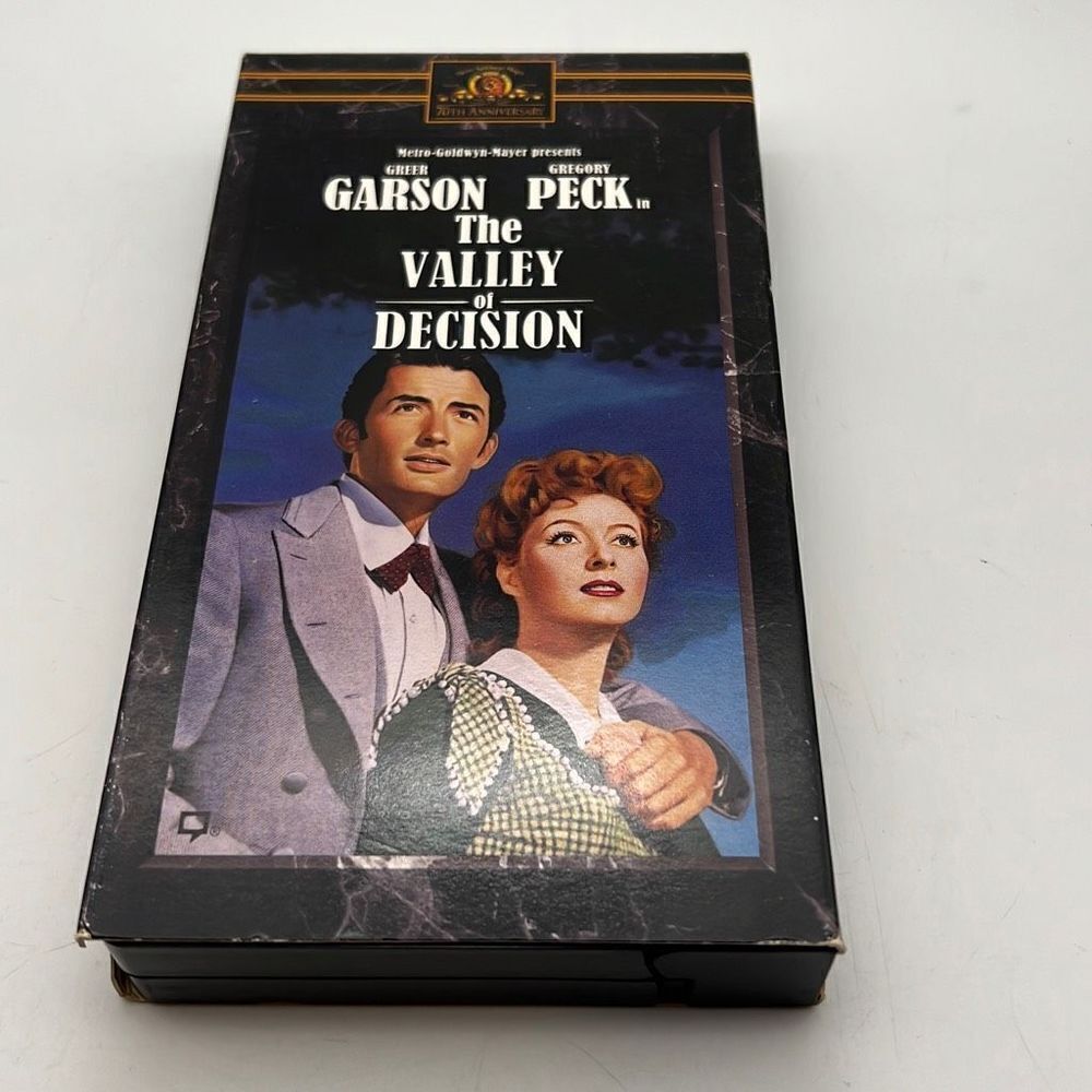 1994 THE VALLEY OF‎ DECISION 1945 MGM VHS TAPE STARRING GREGORY PECK